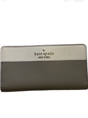 Kate Spade NewTwo-Tone Wallet in Cream & Gray